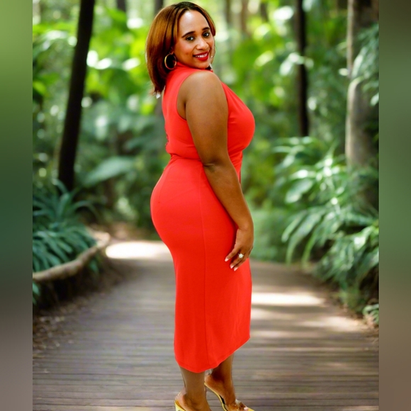 Sleeveless Red Dress - Picture 3 of 3